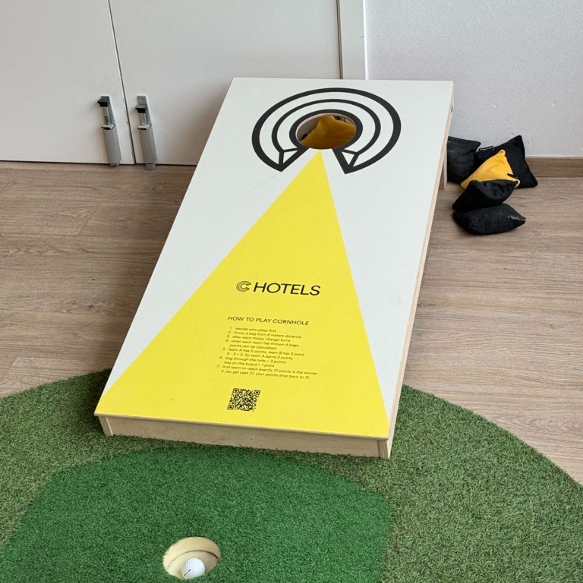Cornhole game at hotels – relaxing entertainment for all guests